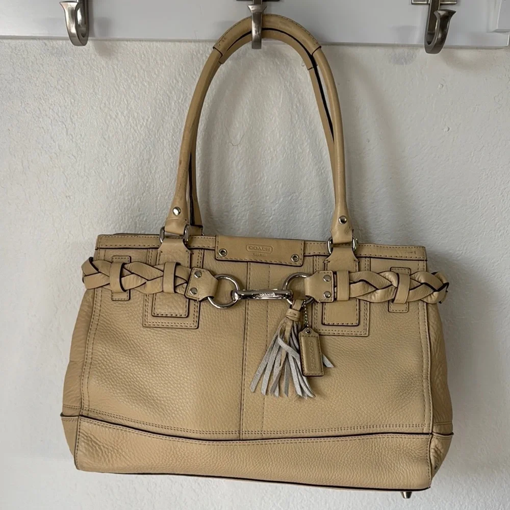 🆕 Coach Hamptons Satchel